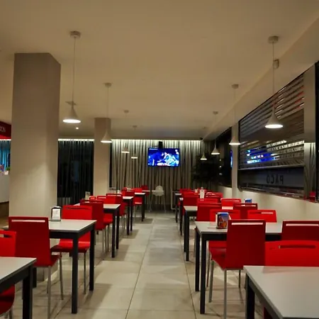 מלון Restaurante Paco 2*